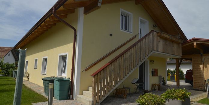 Ein Traum hier zu Wohnen! Ein Neuwertiges Haus mit 2 Wohneinheiten in einer ruhigen Sackgasse für den Gartenfreund!