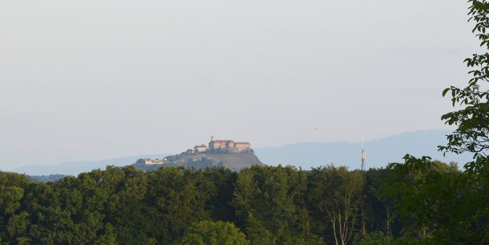 Landwirtschaft mit Blick auf die Riegersburg!