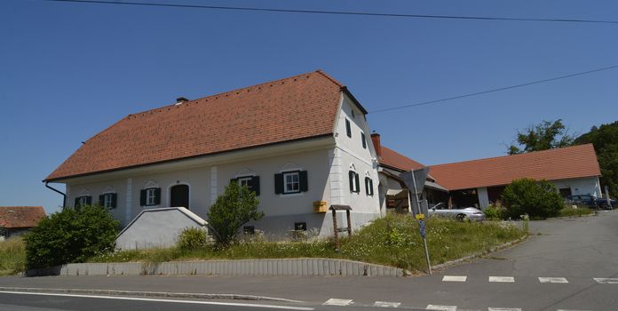 Ein liebevoll sanierter Hof mit Stallungen und Nebengebäuden auf 8.527 m² Grund!