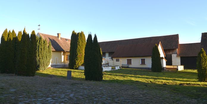Bauernhaus mit vielen Nebengebäuden zur Selbstverwirklichung!